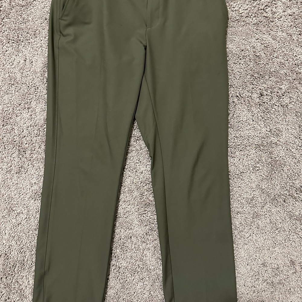 Greg Norman Collection Men's Olive Chinos